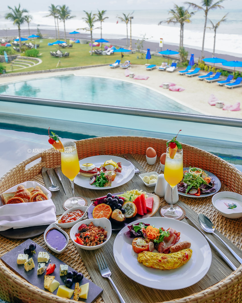 Hotel MAMANYA NAGITA SLAVINA Bali Floating Breakfast