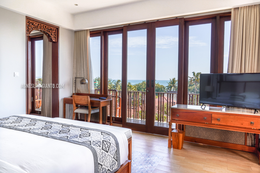 The Royal Ocean Suite bedroom facing the beach at Kuta Seaview Boutique Resort